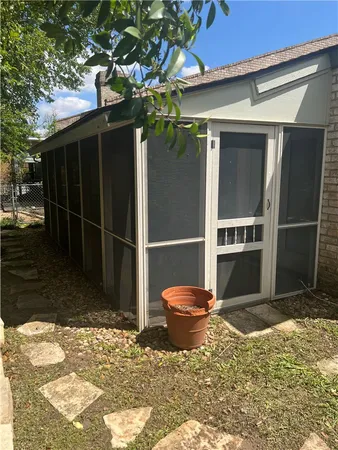 $305,000 | 321 East Main Street, Brenham, TX 77833