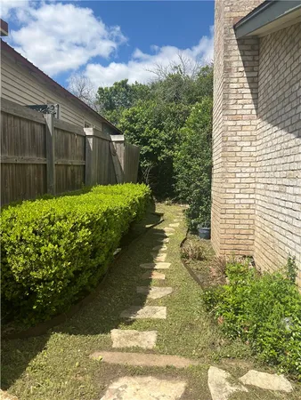 $305,000 | 321 East Main Street, Brenham, TX 77833