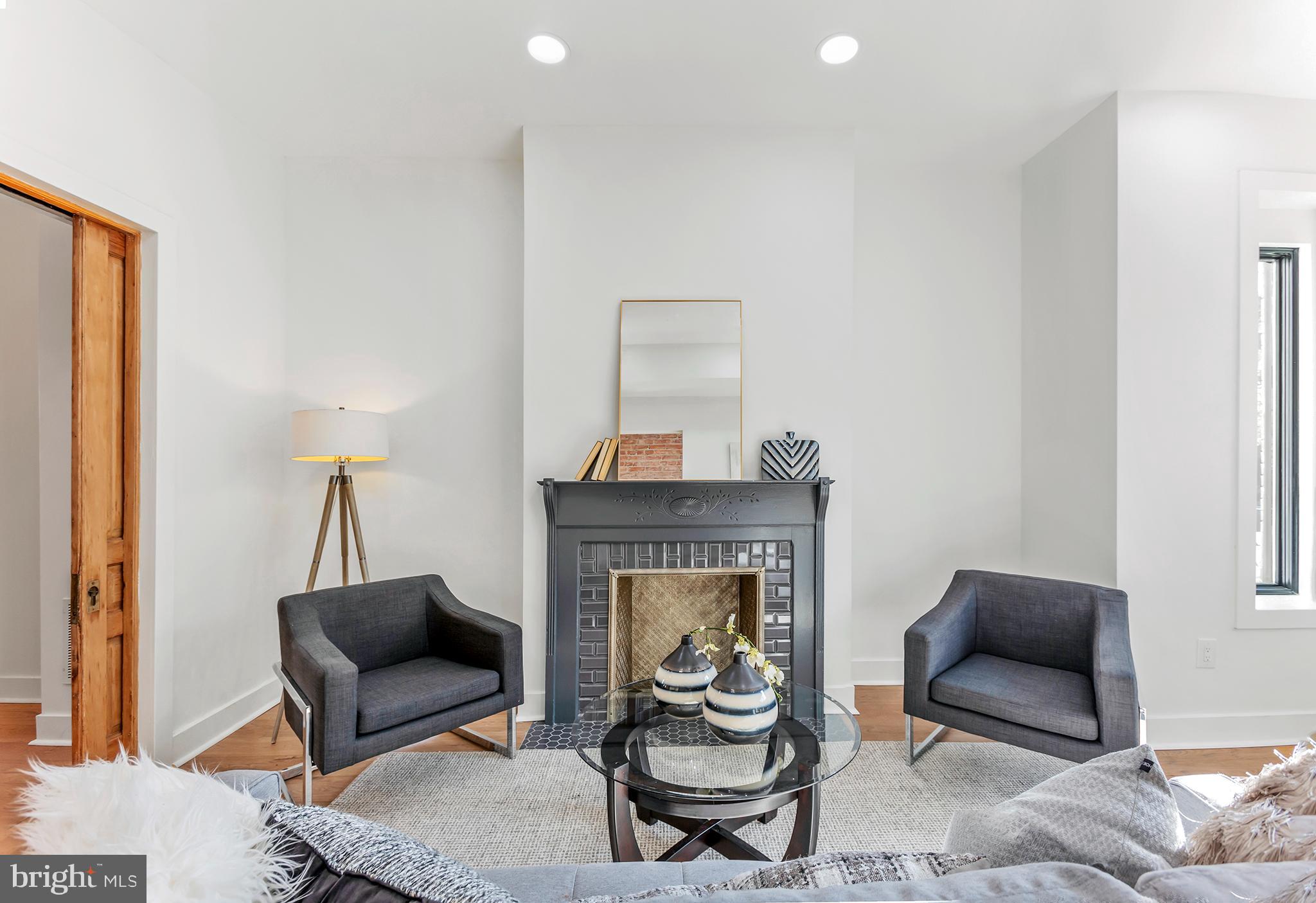16 Quincy Place Northeast Washington, DC 20002 - Photo 5 of 33 Living Room