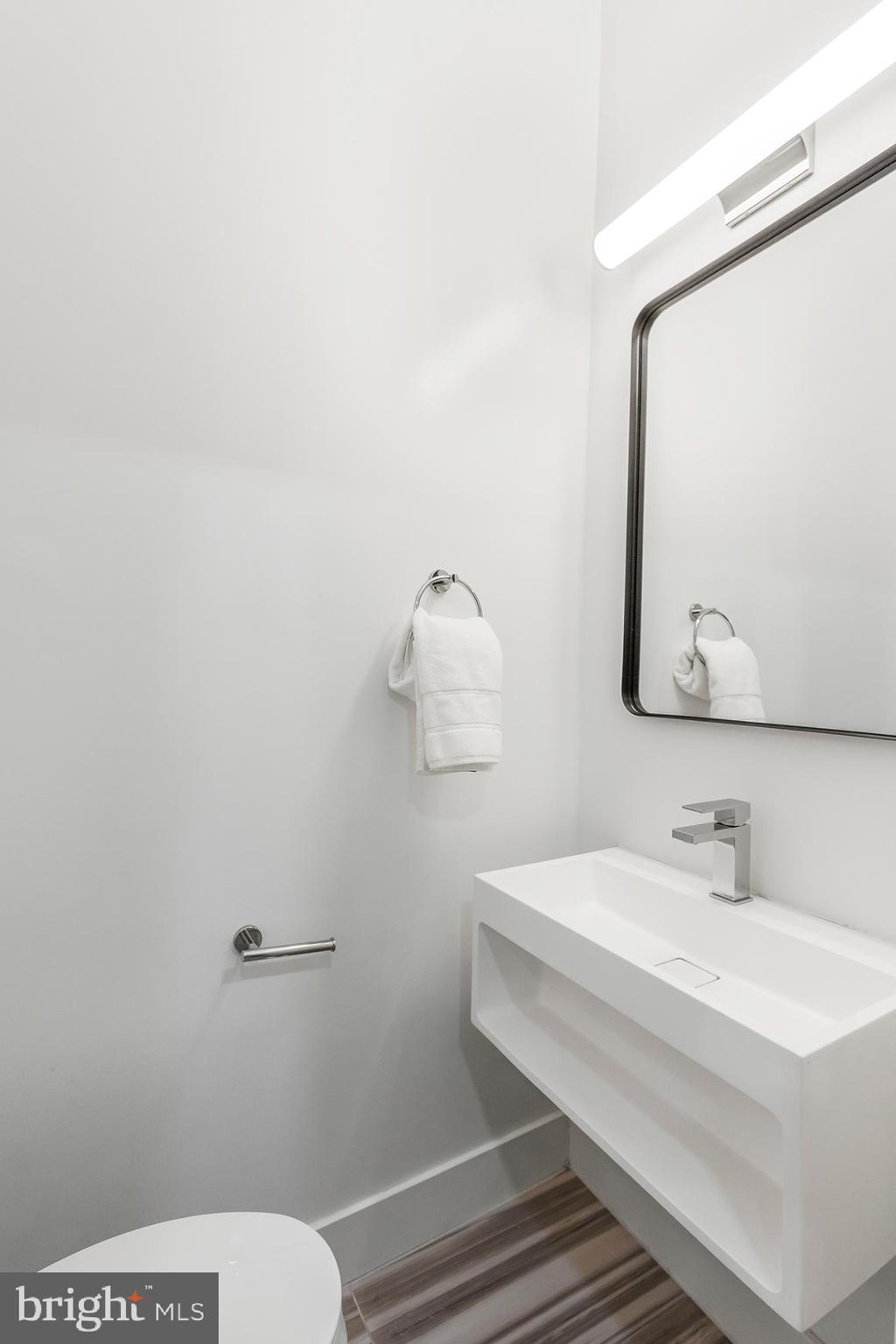 16 Quincy Place Northeast Washington, DC 20002 - Photo 7 of 33 1st Floor Half Bath