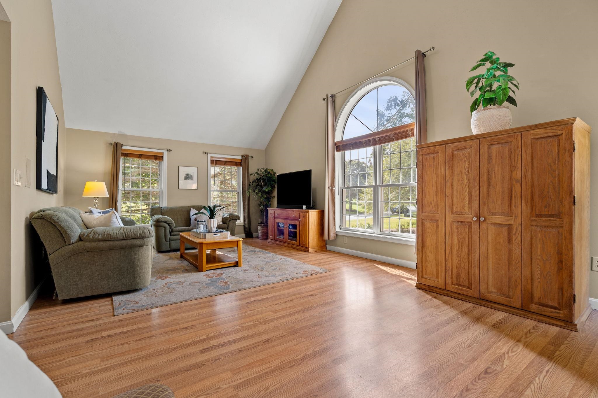 258 Pulpit Road Bedford, NH 03110 - Photo 5 of 40