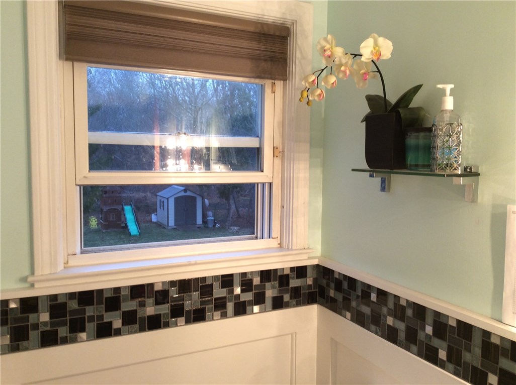 84 Merritt Road East Providence, RI 02915 - Photo 15 of 24
