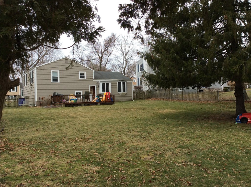 84 Merritt Road East Providence, RI 02915 - Photo 3 of 24