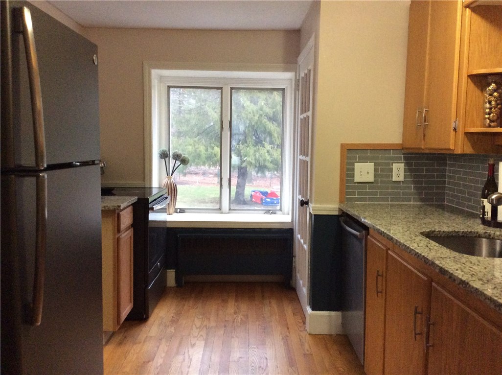84 Merritt Road East Providence, RI 02915 - Photo 9 of 24