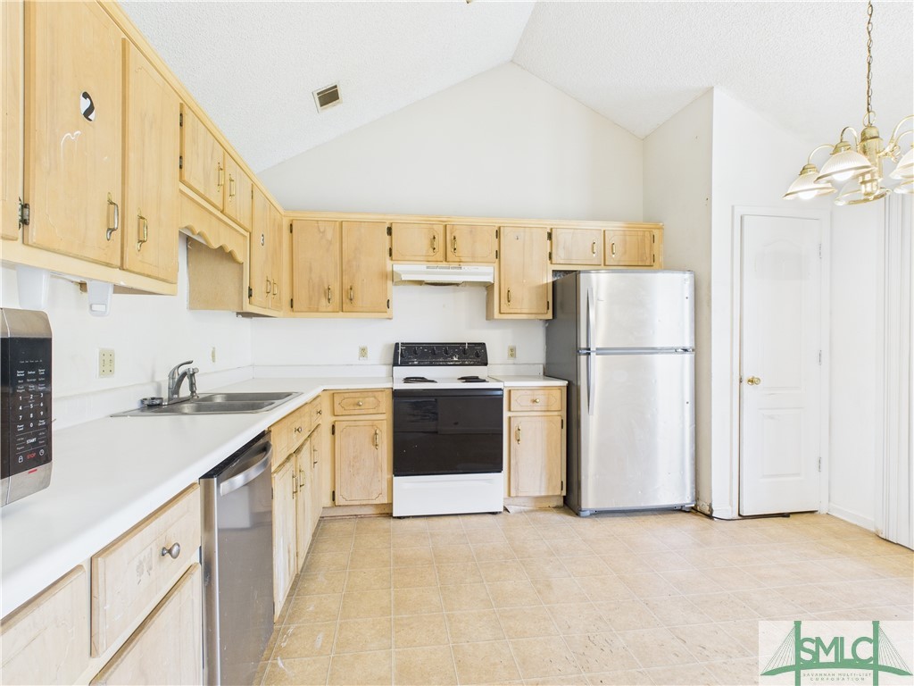 2709 Java Court Hinesville, GA 31313 - Photo 10 of 28
