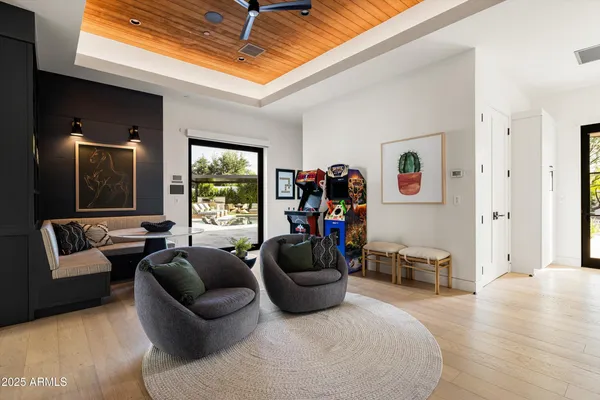 $9,955,000 | 5715 East Monterosa Street, Phoenix, AZ 85018