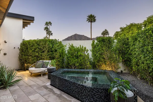 $9,955,000 | 5715 East Monterosa Street, Phoenix, AZ 85018