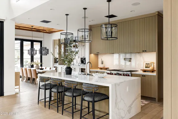 $9,955,000 | 5715 East Monterosa Street, Phoenix, AZ 85018