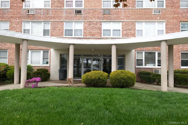 $199,000 | 100 South Ocean Avenue, Unit 2R, Freeport, NY 11520