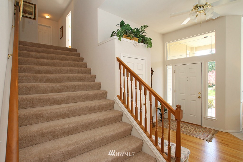 18555 173rd Way Southeast Renton, WA 98058 - Photo 2 of 15
