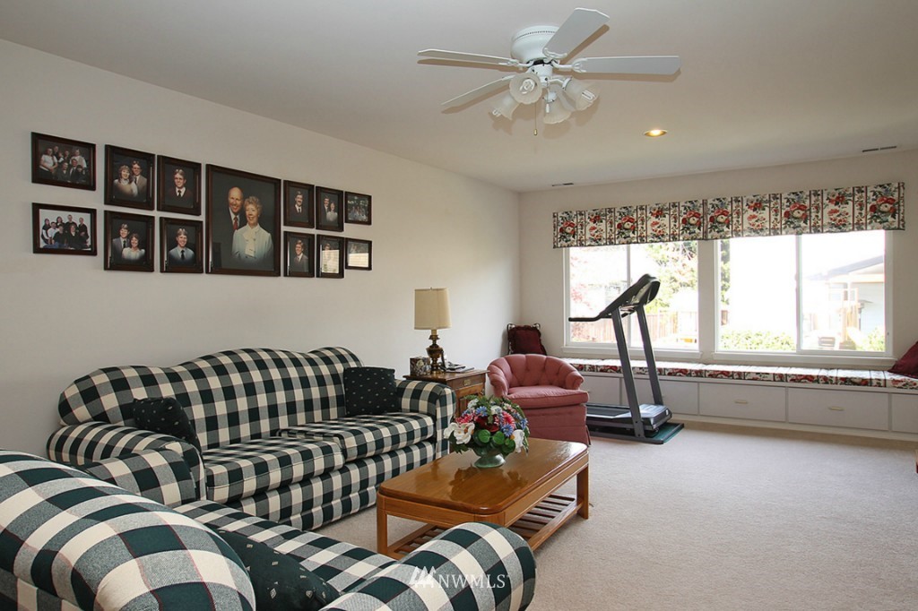 18555 173rd Way Southeast Renton, WA 98058 - Photo 12 of 15