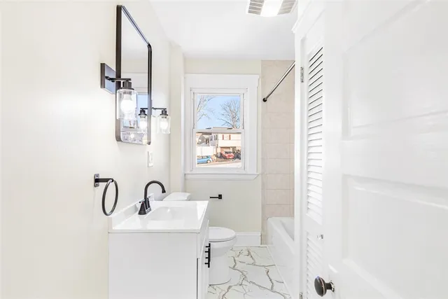 $2,000 | 2 Ann Street, Unit 2, North Providence, RI 02904