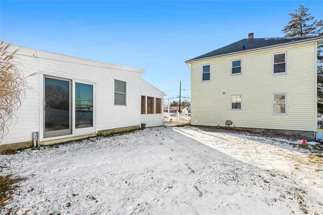 $2,000 | 2 Ann Street, Unit 2, North Providence, RI 02904