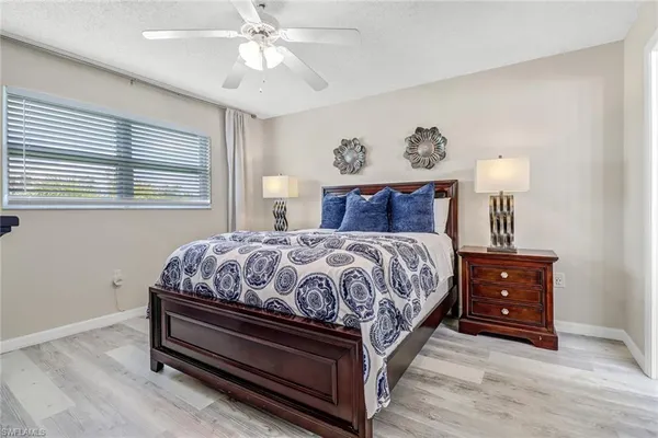 $1,998 | 190 Turtle Lake Court, Unit 6, Naples, FL 34105