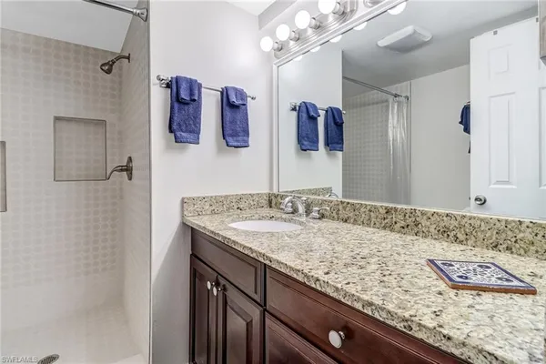 $1,998 | 190 Turtle Lake Court, Unit 6, Naples, FL 34105