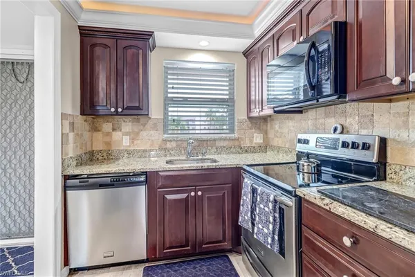 $1,998 | 190 Turtle Lake Court, Unit 6, Naples, FL 34105