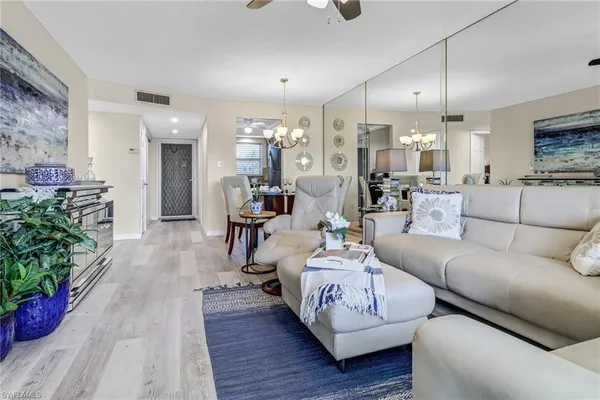 $1,998 | 190 Turtle Lake Court, Unit 6, Naples, FL 34105