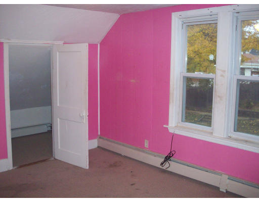 30 Dallas Street Worcester, MA 01604 - Photo 4 of 8 Gallery Image 4