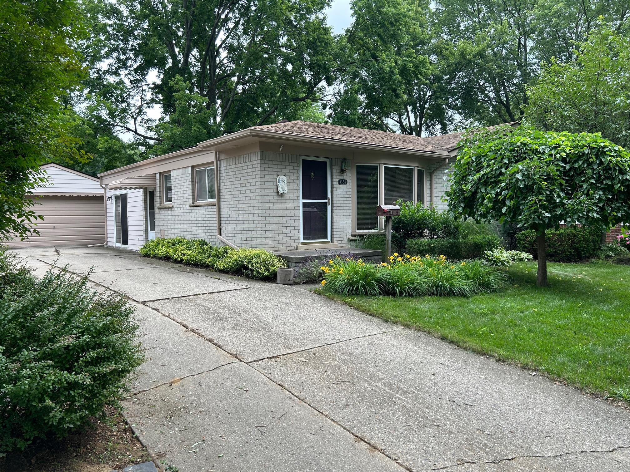 1354 Catalpa Drive Rochester, MI 48307 - Photo 31 of 33 IMG_3554 (1)