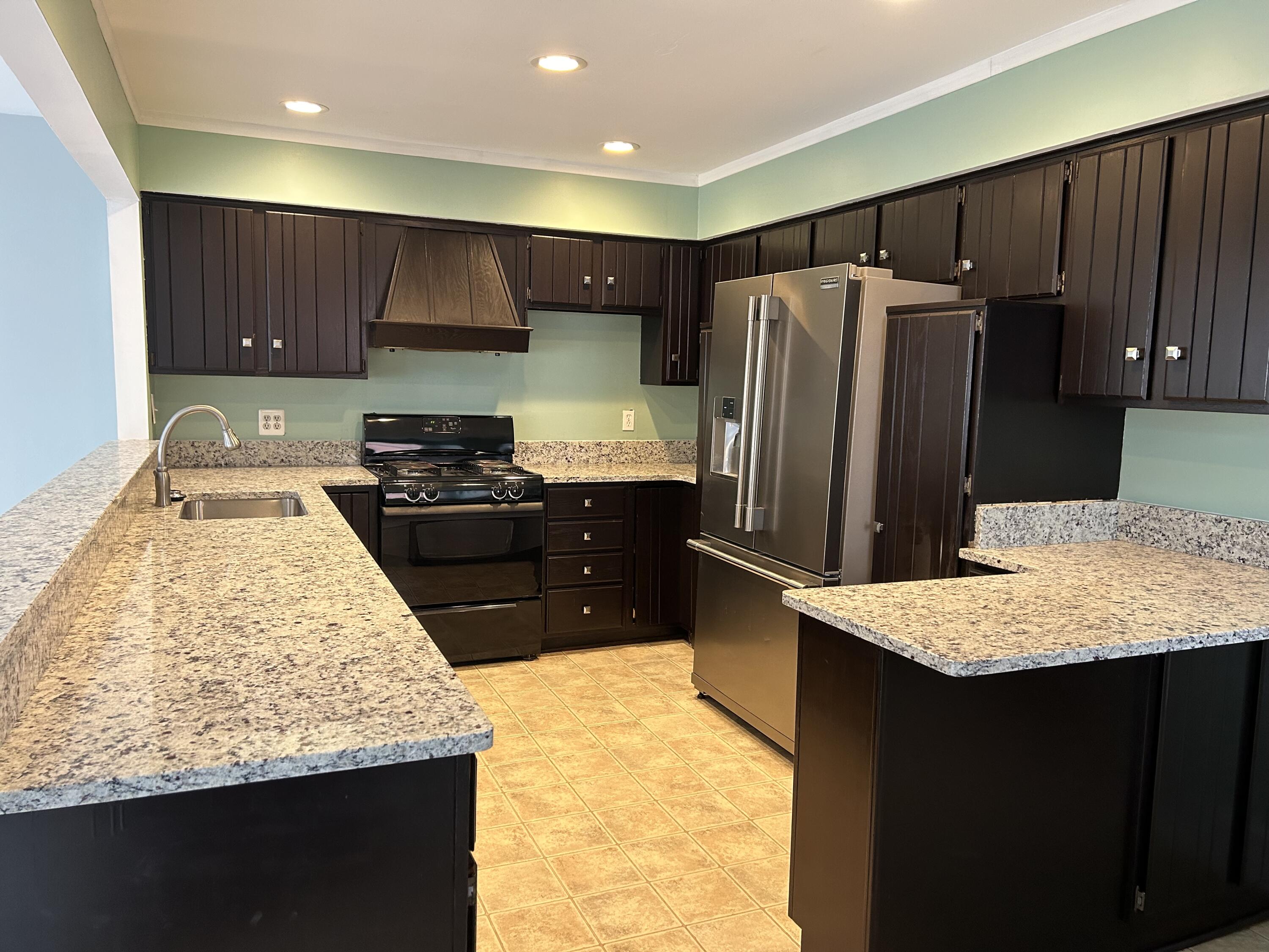 1354 Catalpa Drive Rochester, MI 48307 - Photo 5 of 33 IMG_3731