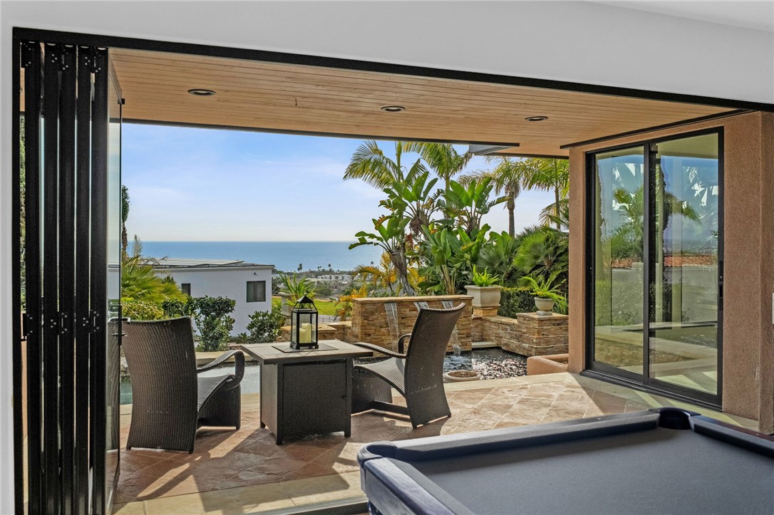 5381 Moonlight Lane La Jolla, CA 92037 - Photo 13 of 44 a room with furniture and a potted plant