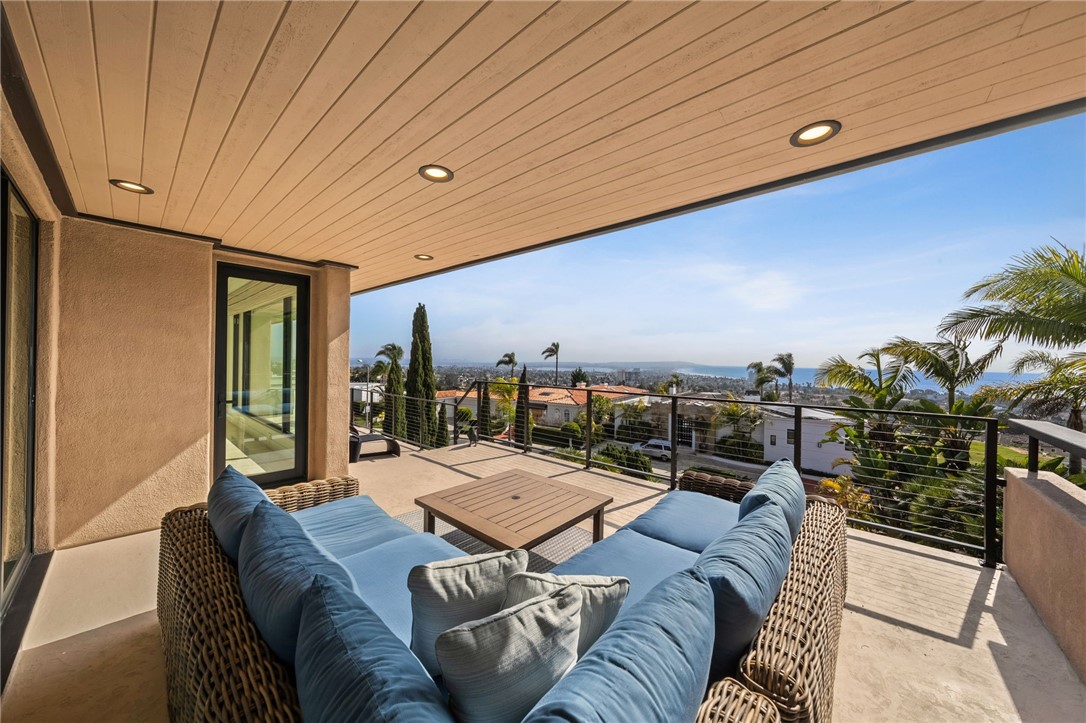 5381 Moonlight Lane La Jolla, CA 92037 - Photo 28 of 44 a view of a terrace