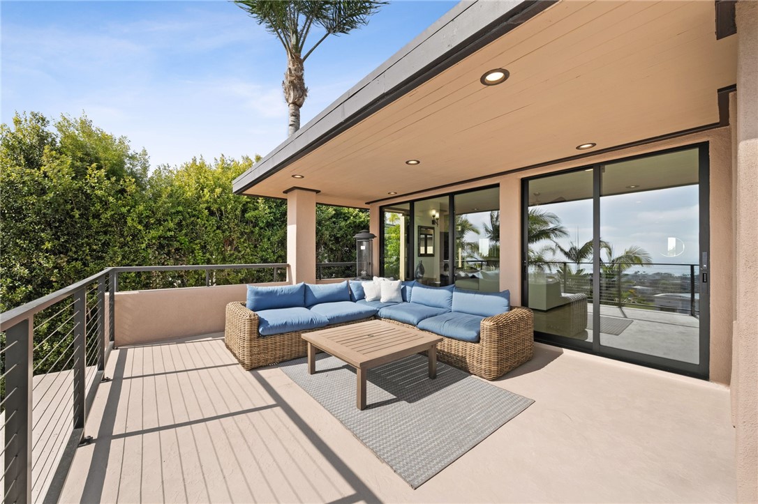 5381 Moonlight Lane La Jolla, CA 92037 - Photo 31 of 44 a building outdoor space with patio furniture