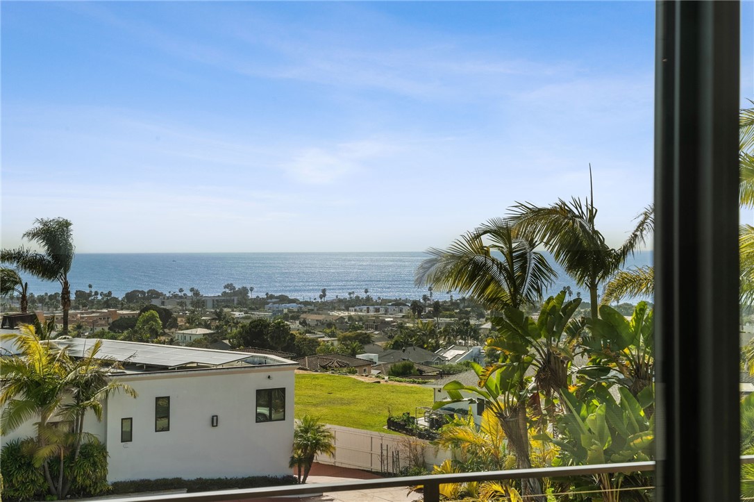 5381 Moonlight Lane La Jolla, CA 92037 - Photo 35 of 44 a view of city and ocean