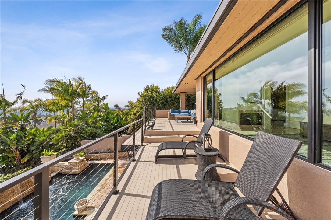 5381 Moonlight Lane La Jolla, CA 92037 - Photo 37 of 44 a view of a balcony with chairs