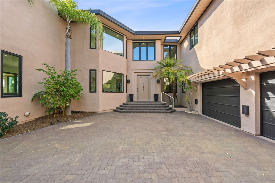 5381 Moonlight Lane La Jolla, CA 92037 - Photo 4 of 44 a view of a house with a street