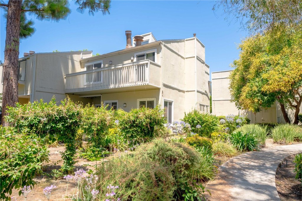 646 Sycamore Avenue, Unit 18 Claremont, CA 91711 - Photo 13 of 46 a view of a building