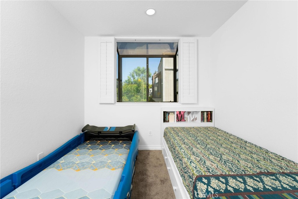 646 Sycamore Avenue, Unit 18 Claremont, CA 91711 - Photo 37 of 46 a bedroom with bed and a window