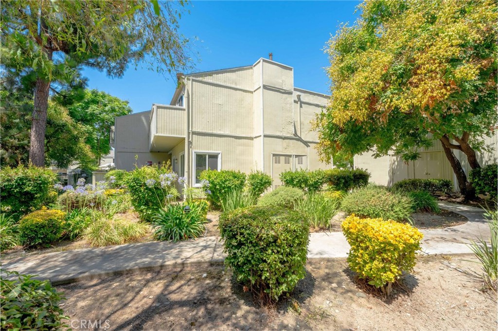 646 Sycamore Avenue, Unit 18 Claremont, CA 91711 - Photo 9 of 46 a view of a garden with pathway