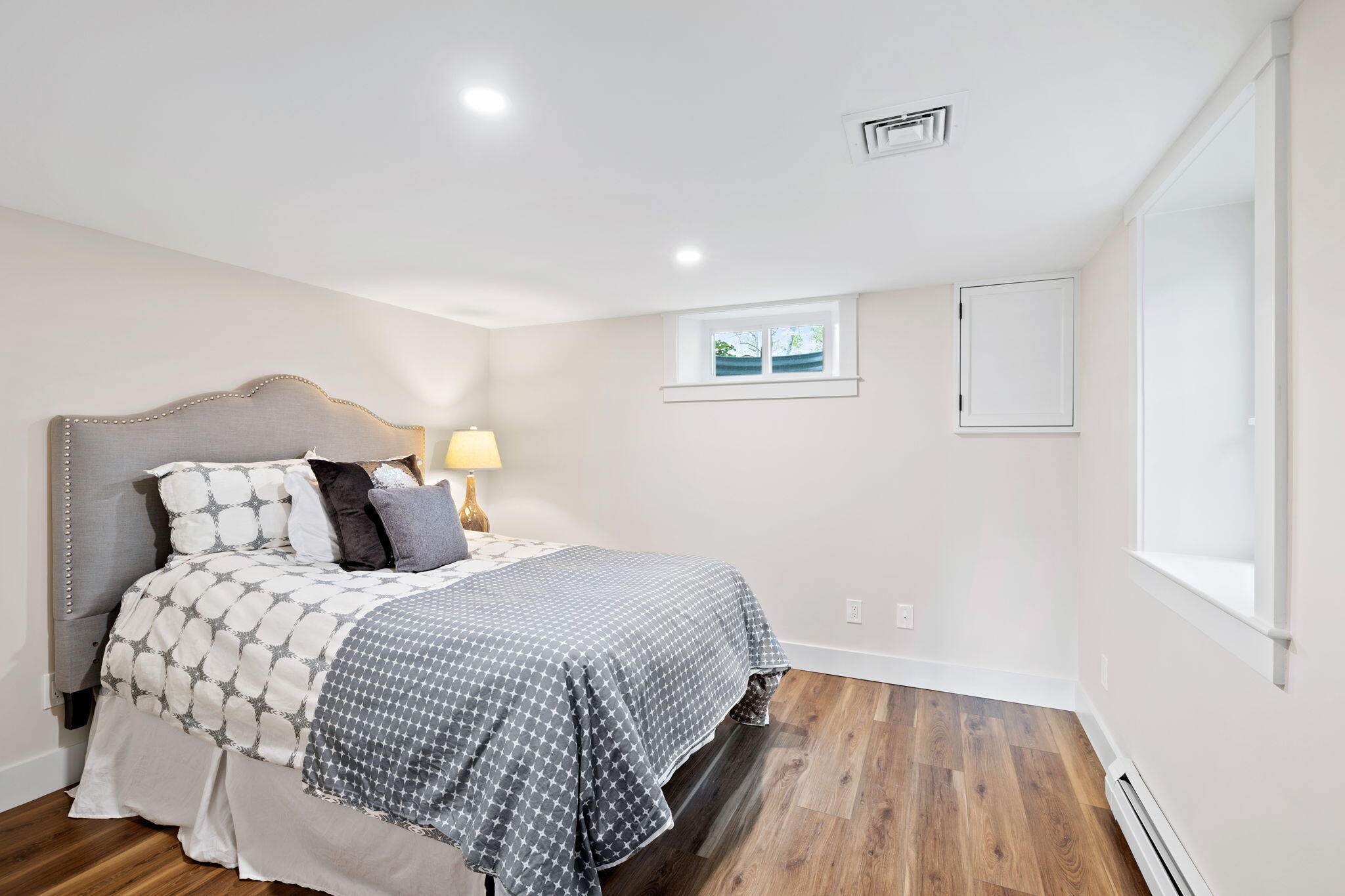 321 Tower Hill Road Osterville, MA 02655 - Photo 25 of 38 a bedroom with a bed and wooden floor