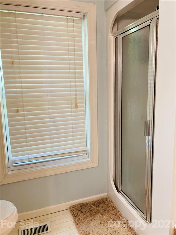 470 Duncard Church Road Rutherfordton, NC 28139 - Photo 16 of 43 a bathroom with a window