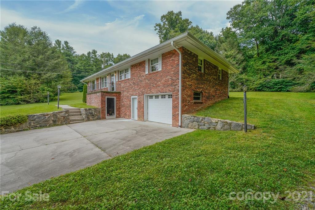 387 Connestee Road Brevard, NC 28712 - Photo 12 of 48 Gallery Image 12