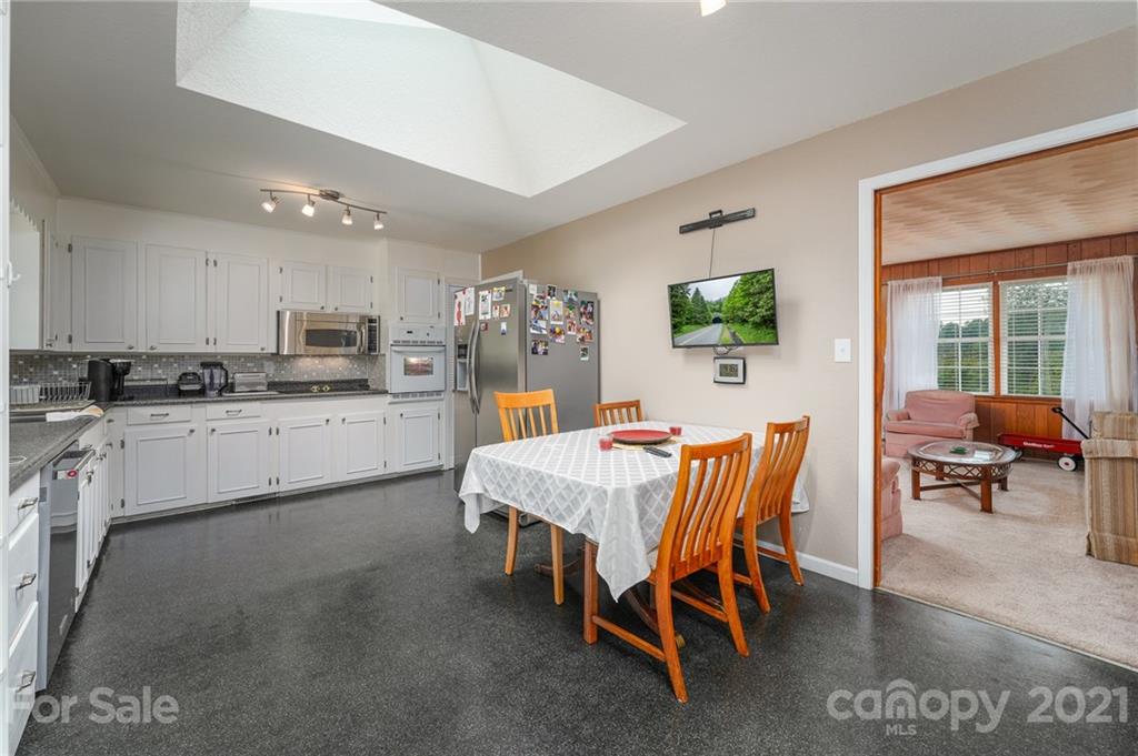 387 Connestee Road Brevard, NC 28712 - Photo 17 of 48 Gallery Image 17