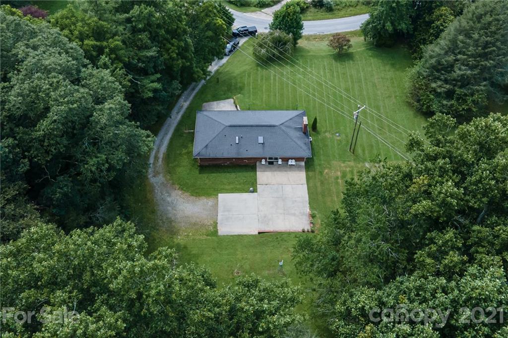 387 Connestee Road Brevard, NC 28712 - Photo 4 of 48 Gallery Image 4
