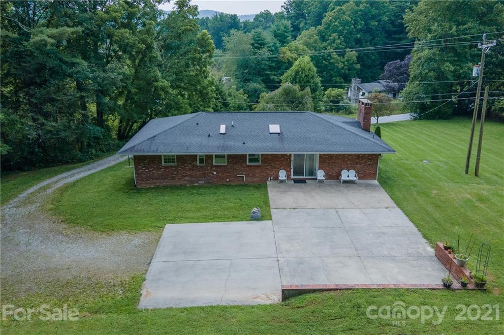 387 Connestee Road Brevard, NC 28712 - Photo 5 of 48 Gallery Image 5