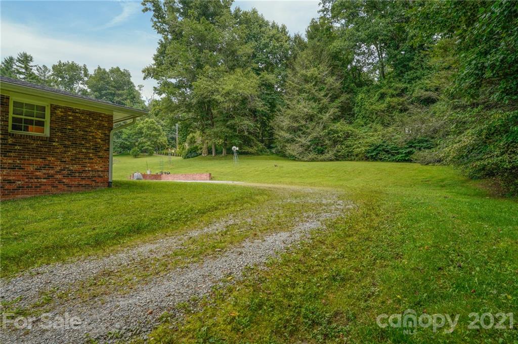 387 Connestee Road Brevard, NC 28712 - Photo 10 of 48 Gallery Image 10