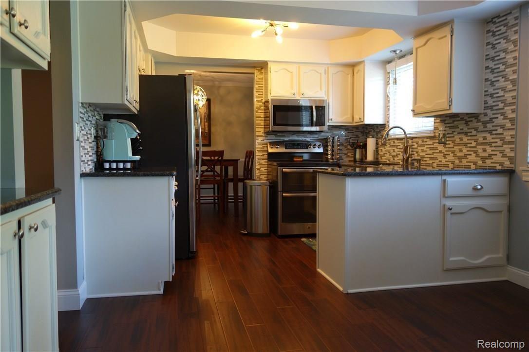 1424 Milverton Road Troy, MI 48083 - Photo 4 of 25 4.JPG
