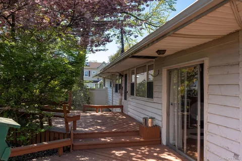 $999,000 | 39 Deer Path Lane, Syosset, NY 11791
