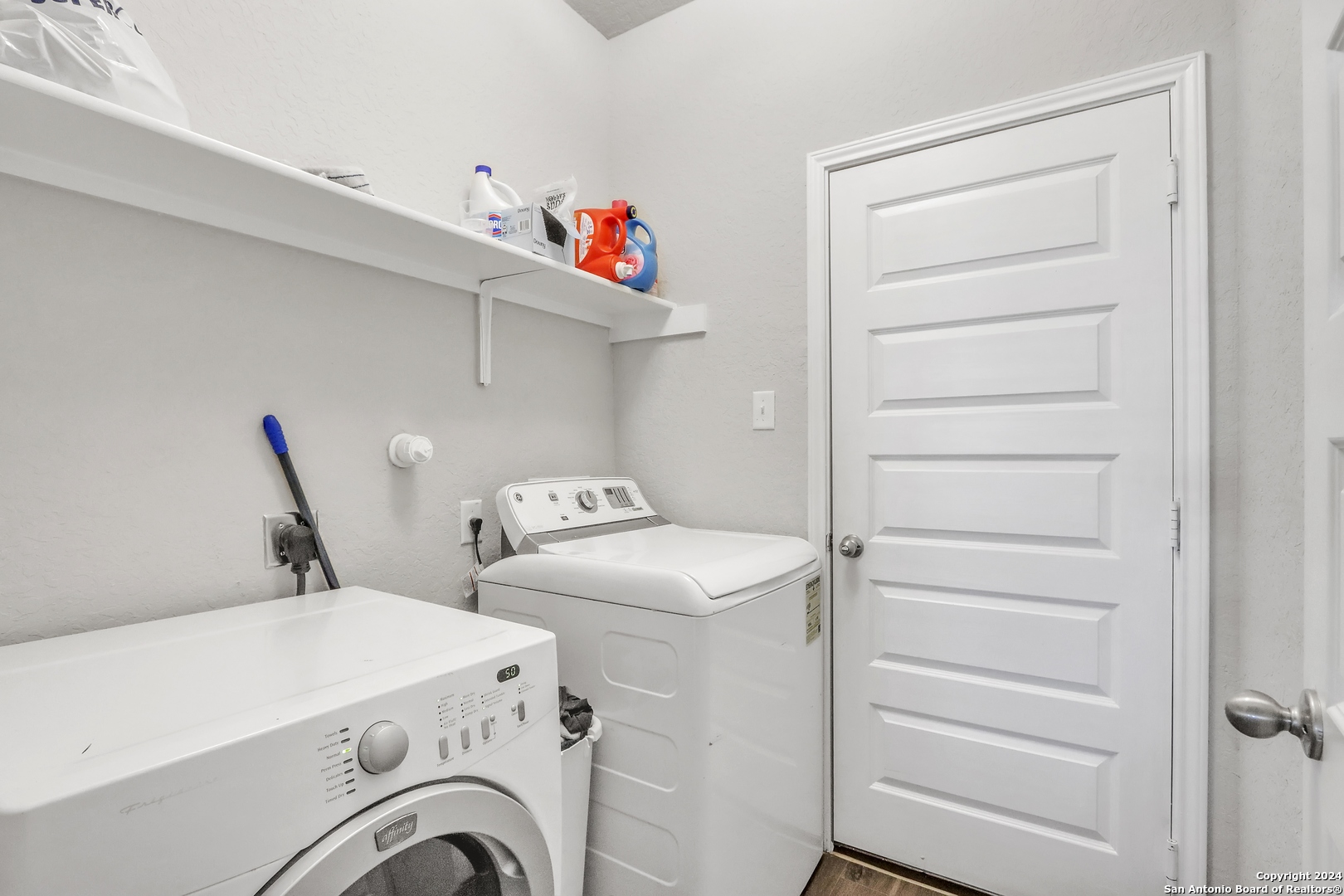 2425 Marty Way Seguin, TX 78155 - Photo 17 of 22 a utility room with dryer and washer