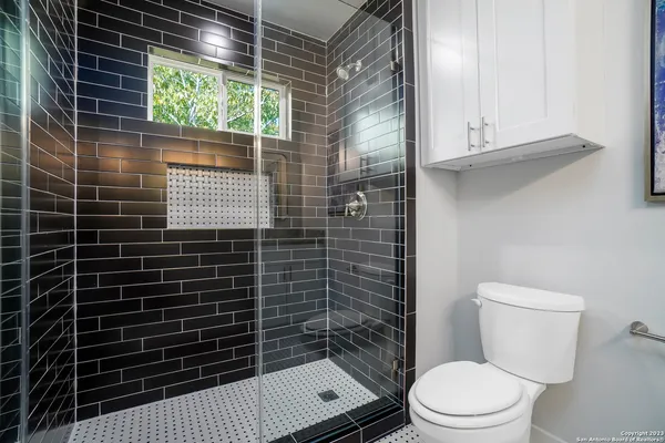 $2,050 | 104 Shenandoah Street, San Antonio, TX 78210
