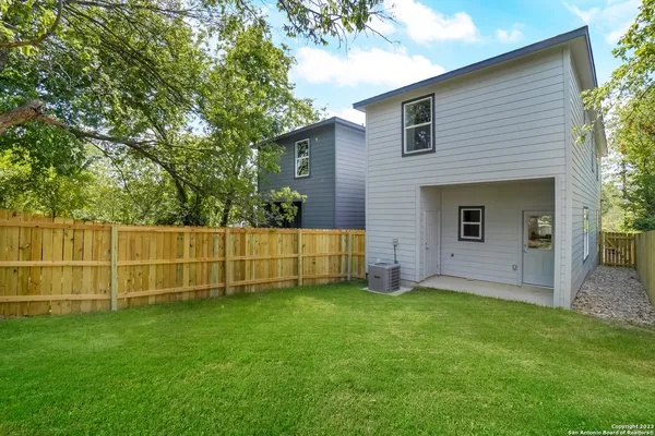 $2,050 | 104 Shenandoah Street, San Antonio, TX 78210