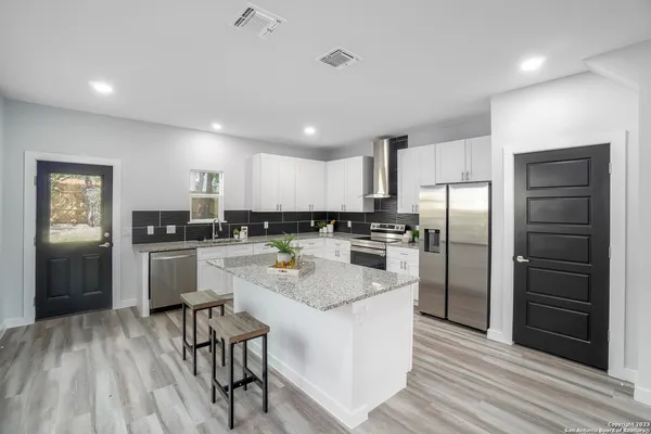 $2,050 | 104 Shenandoah Street, San Antonio, TX 78210