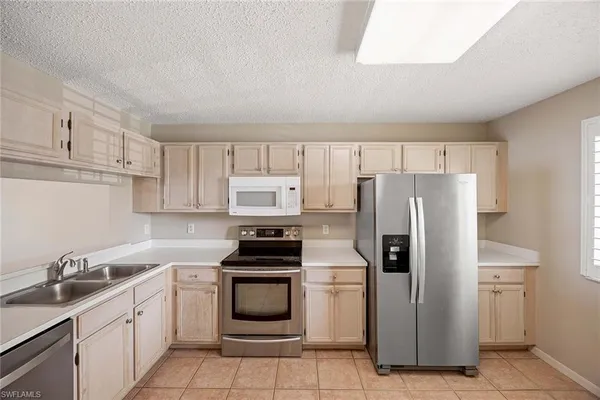 $1,650 | 7784 Emerald Circle, Unit O203, Naples, FL 34109