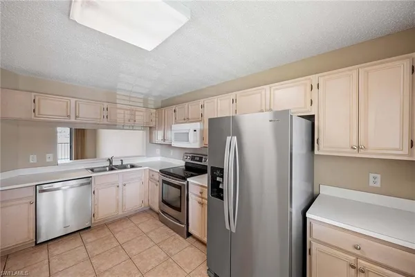 $1,650 | 7784 Emerald Circle, Unit O203, Naples, FL 34109