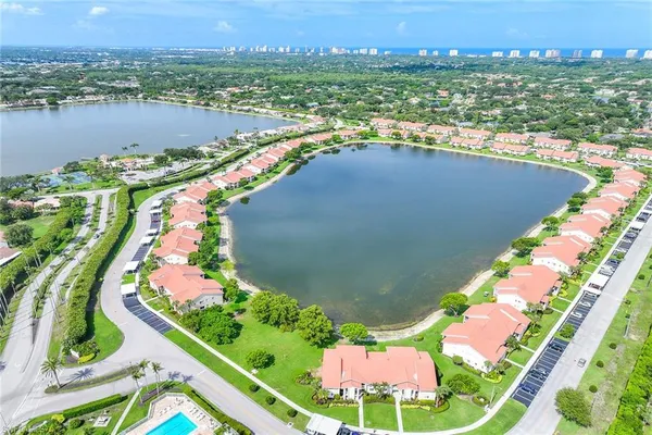 $1,650 | 7784 Emerald Circle, Unit O203, Naples, FL 34109