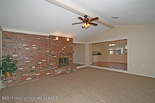 6609 Falcon Road Amarillo, TX 79109 - Photo 2 of 15 Living Room
